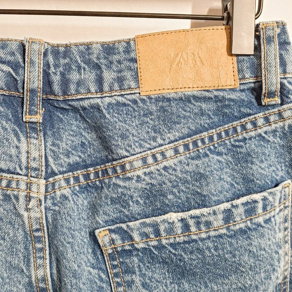 Zara Women's Jeans Size 6 Medium Wash High Rise Tapered Leg Distressed Holes Mom - Picture 3 of 7